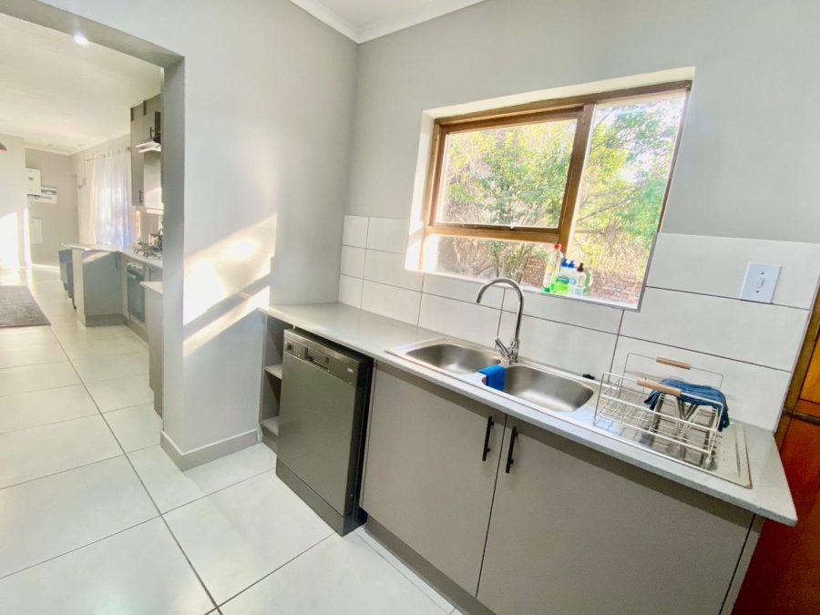 4 Bedroom Property for Sale in Linkside Western Cape